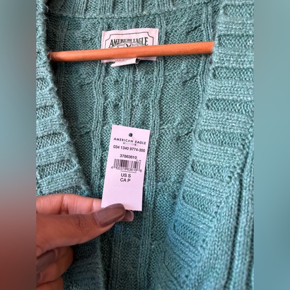 American Eagle Cropped Cable Knit Cardigan Size S - Picture 2 of 9